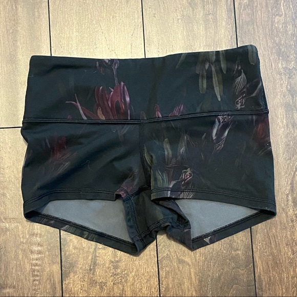 Lululemon shorts - Picture 1 of 3